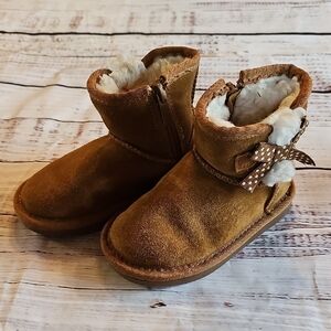 KOOLABURRA BY UGG TODDLER GIRL CHESTNUT BOW BOOTS EUC SIZE 7
